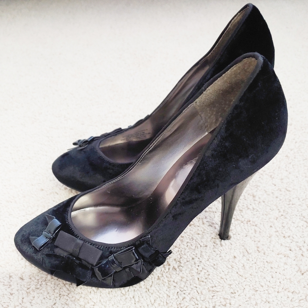 😊 2 / $20 Guess shoes